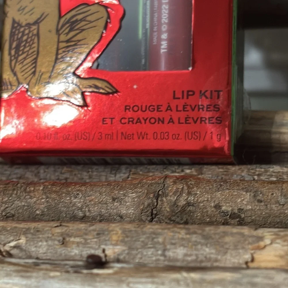 NEW REVOLUTION X The Grinch LITTLE MAX Lip Kit